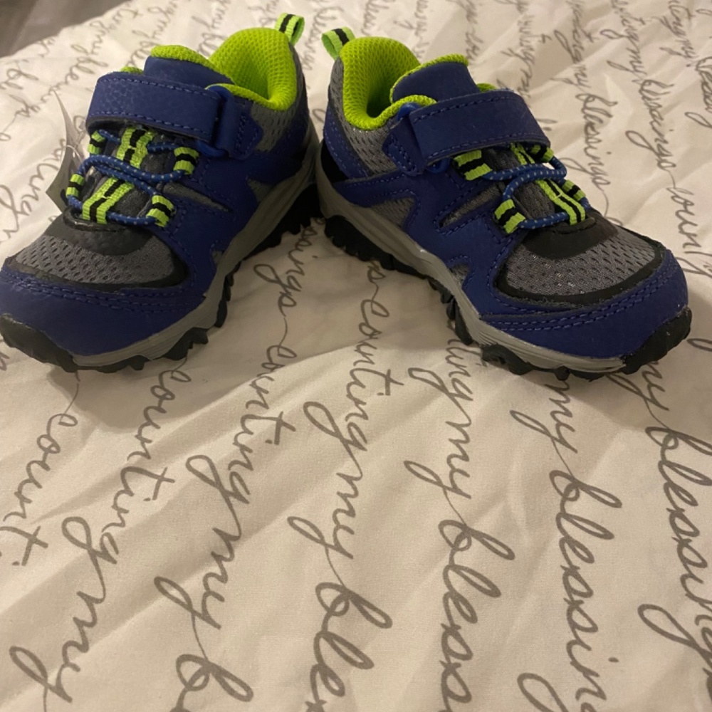 Shoes - Picture 3 of 4